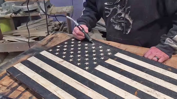You Can Make This Antiqued Wood American Flag In 5 Easy Steps Diy Ways - Burned Wood American Flag Diy