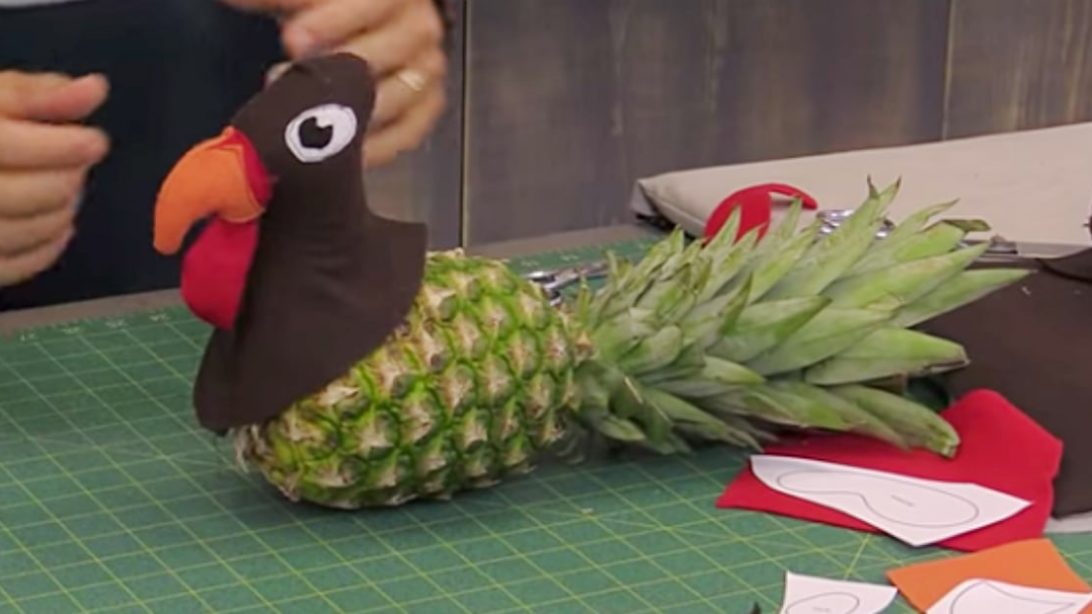 Free Pattern Turns A Pineapple Into A Turkey Centerpiece Diy Ways