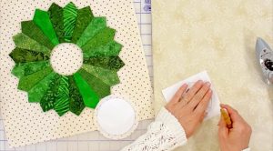sewing tutorial Dresden Holiday Wreath Quilt Block