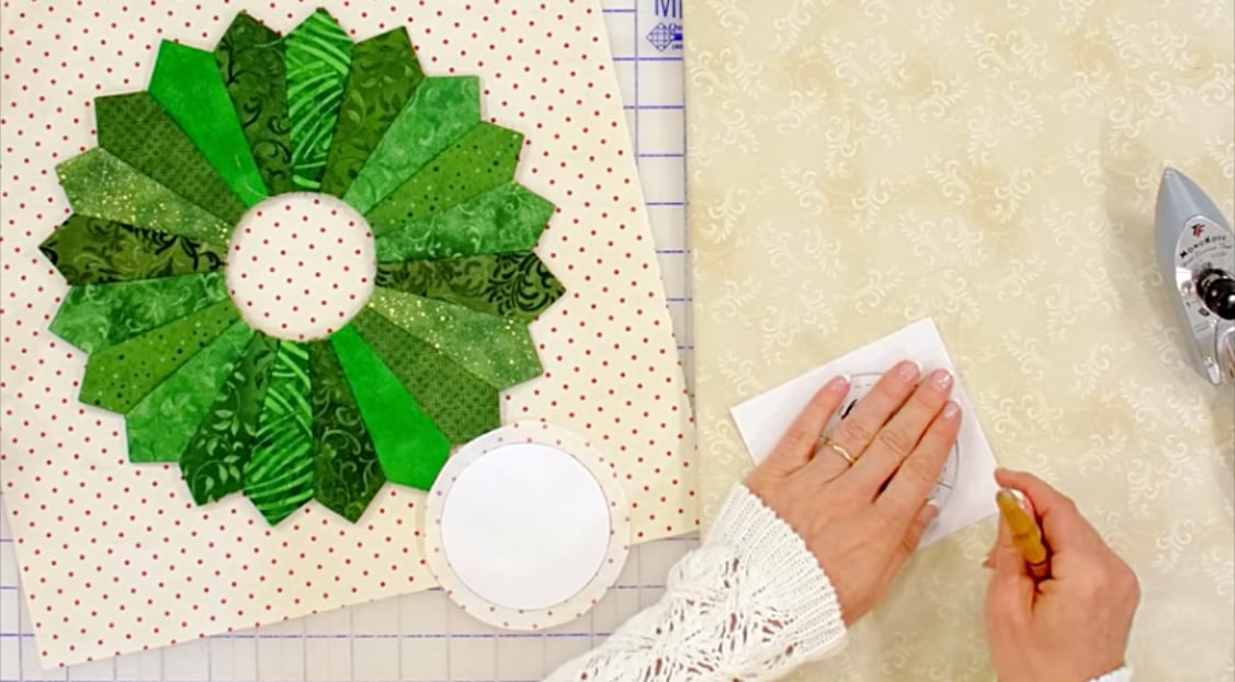 Dresden Inspired Holiday Wreath Quilt Block DIY Ways