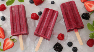 How to Make Smoothie Popsicles - Summertime Recipes for Kids