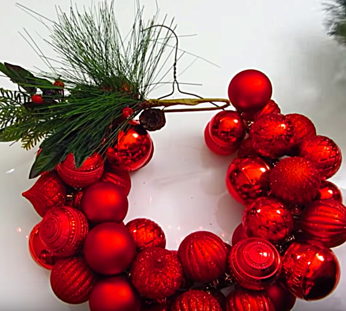 Instructions for a cheap easy DIY Ball Wreath For Christmas