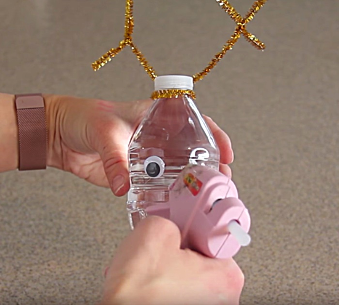 Make this quick, easy, and cheap DIY Rudolf Water Bottle for your next Christmas Party