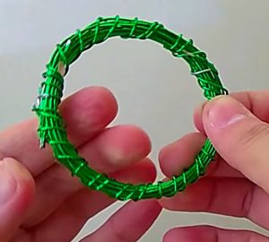 Make a Quick Cheap Easy Mini Wreath Tutorial using pipe cleaners