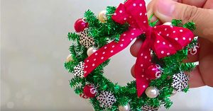 Learn to make DIY Mini Wreath Ornaments from pipe cleaners