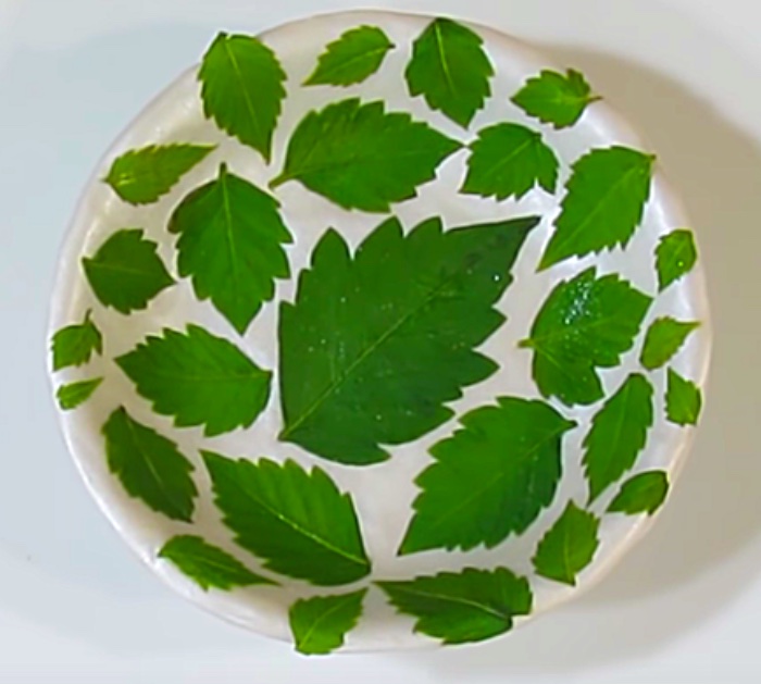 Lear how to create a DIY Clay Bowl With Leaf Imprints with Polymer Clay