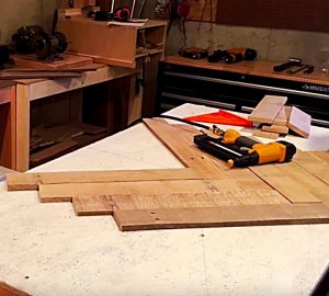 Learn to make a headboard from pallets