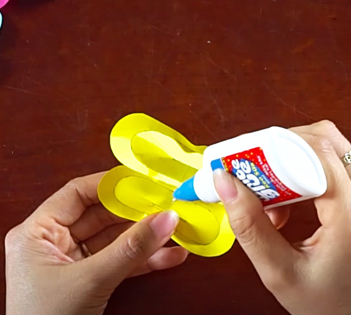 Use Elmer's Glue To Make Paper Butterflies