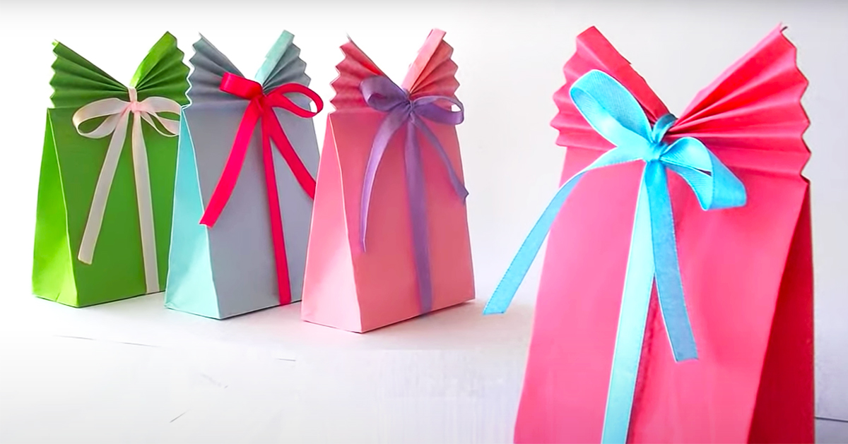 How to Make a Gift Bag from Wrapping Paper  Diy gift bags paper, Homemade  gift bags, How to make a gift bag