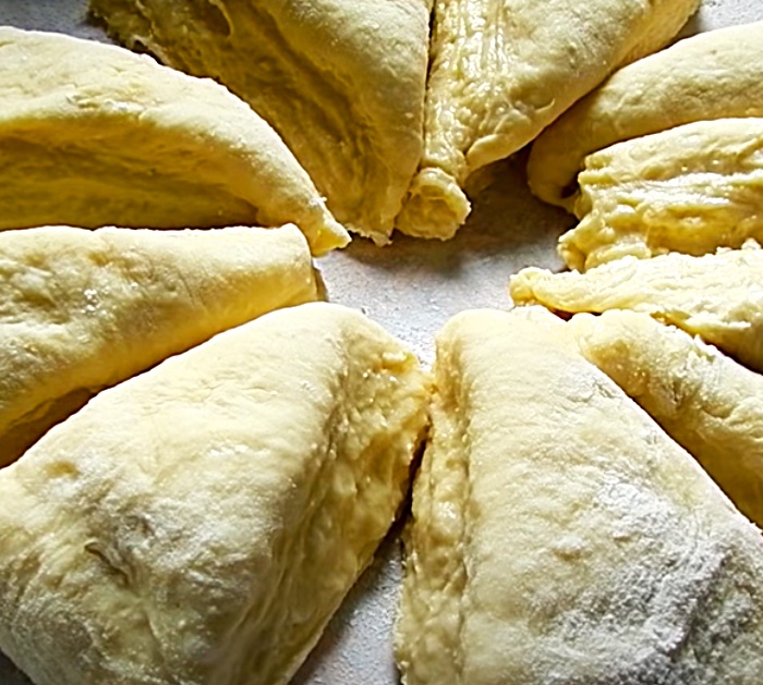 Make A Yeast Dough For Garlic Flower Bread