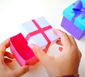 Make a Decorative Paper Bow For A DIY Paper Gift Box Made With Cardstock